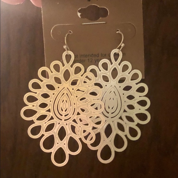 Buy 2 get 1 free lightweight cut out drop earrings - Picture 3 of 3